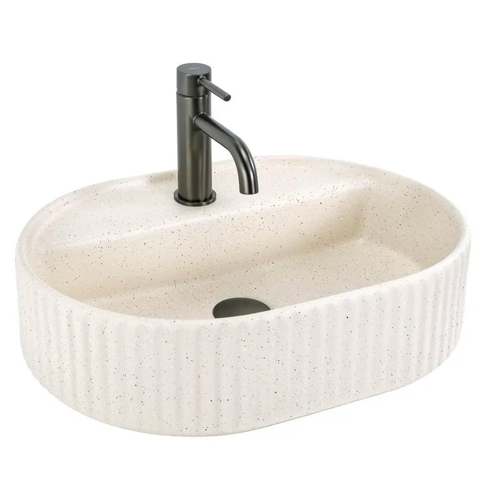Aufsatzwaschbecken Rea Marcela 50 cm Vanilla in Beige, matte Keramik, oval, mit Riffelstruktur für moderne Badezimmergestaltung.