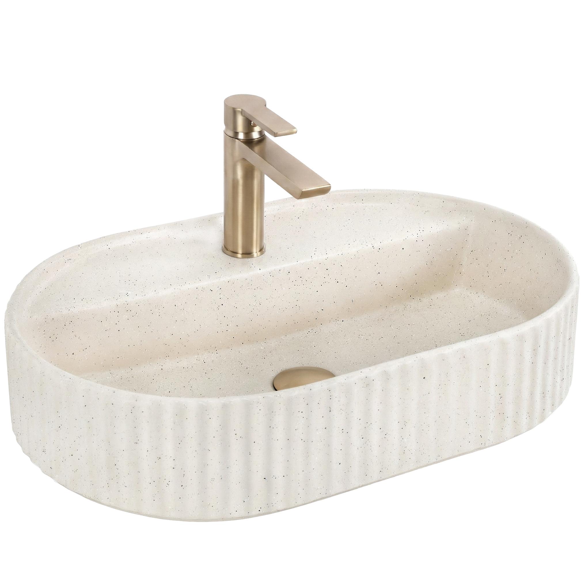 Aufsatzwaschbecken Marcela 60 Vanilla in warmem Beigeton mit Natursteinoptik, modern auf einer Badezimmerplatte platziert.