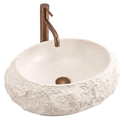 Aufsatzwaschbecken Rea Mika Warm Beige aus Kunststein mit sandsteinähnlicher Struktur außen und glatter Innenfläche im modernen Spa-Badezimmer.