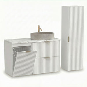 Weißes Premium Badezimmer-Set mit 100 cm Waschtischunterschrank, geriffelten Fronten, Marmur Bianco Platte und Aufsatzwaschbecken Nadia 50 cm.
