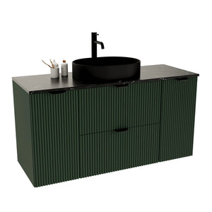 Waschtischunterschrank Willy 120 cm in Salbei mit geriffelter Front, Marmor Schwarz Royal-Platte & Waschbecken Nadia 60 cm.