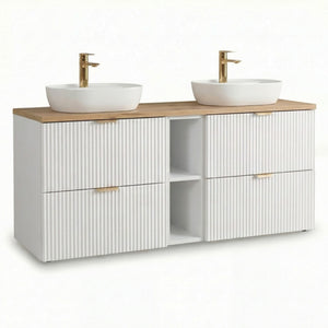 Weißer Waschtischunterschrank 140 cm mit Walnussplatte, geriffelten Fronten und zentralem offenen Fach im modernen Badezimmerdesign.