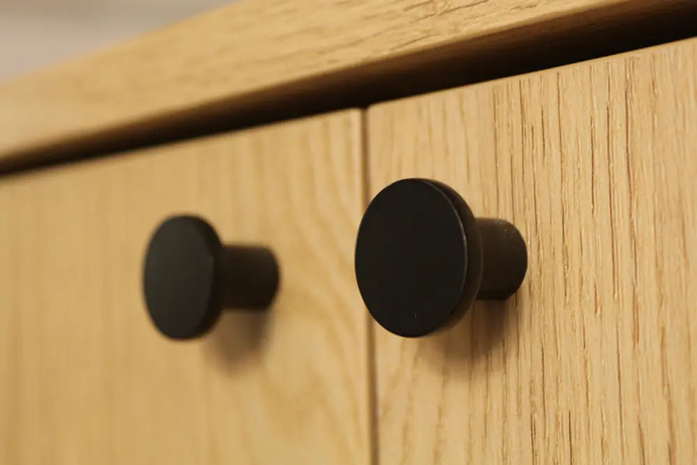 Highboard 100 cm, 4 Türen, glatte Fronten, auf einem schwarze Metallrahmen Gaja - Eiche Cremona