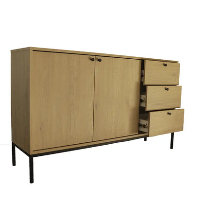 Kommode 150 cm, 2 Türen, 3 Schubladen, glatte Fronten, auf einem schwarze Metallrahmen Gaja - Eiche Cremona