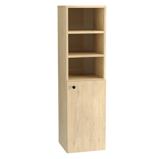 Bad Hochschrank 120 cm Beti – mit 1 Tür und 4 Regalen in Eiche Cremona. Der Hochschrank bietet eine durchdachte Kombination aus Stauraum und offenen Ablageflächen. Die Tür im unteren Bereich sorgt für geschlossenen Stauraum, während die 4 Regale im oberen, offenen Bereich ideal für die Aufbewahrung von Handtüchern, Pflegeprodukten oder Dekorationen sind. Die warme Farbgebung der Eiche Cremona schafft eine natürliche und gemütliche Atmosphäre im Badezimmer. Mit seinem modernen Design und der funktionalen Auf
