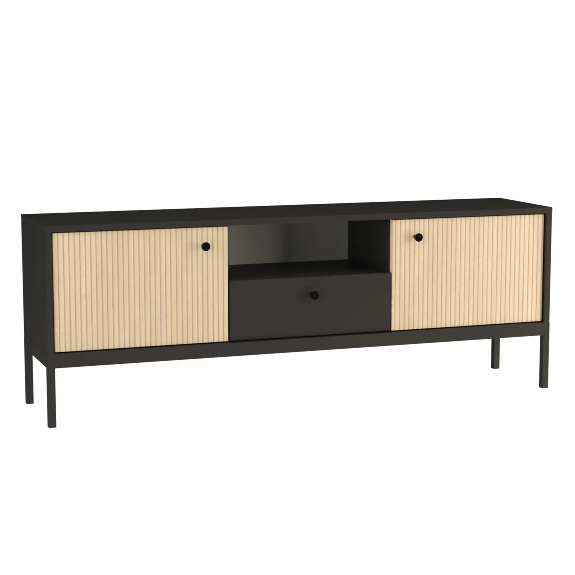 TV-Schrank 160 cm, 3 Türen, glatte Fronten, auf einem schwarzen Metallrahmen in Schwarz/Eiche – Gaja. Dieser elegante TV-Schrank kombiniert modernes Design mit praktischer Funktionalität. Die drei Türen mit glatten Fronten bieten großzügigen Stauraum für Ihre Unterhaltungselektronik und Zubehör. Zwei größere Türen imitieren durch ihre glatte Struktur das Aussehen von Lamellen und verleihen dem Schrank einen besonderen visuellen Effekt. Der stabile schwarze Metallrahmen sorgt für einen industriellen Look und
