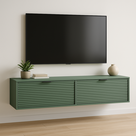 TV-Schrank 140 cm breit aus der Serie Aura – elegante, geriffelte Türen in trendiger Farbe Salbei mit stilvollen schwarzen Metallgriffen. Modernes Design mit besonderer Oberflächenstruktur, ideal für ein stilvolles Wohnzimmer mit Charakter.