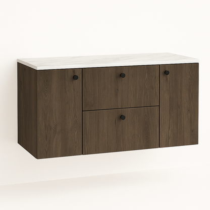 Waschtischunterschrank 120 cm in Walnuss Dunkel mit Marmor Bianco Platte – Modell Beti mit 2 Türen und 2 Schubladen, edler Badunterschrank in Holzoptik mit weißem Marmor-Waschtisch.