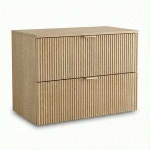 Waschtischunterschrank Willy 80 cm in Eiche Cremona mit geriffelten MDF-Fronten, zwei Schubladen und Soft-Close für moderne Badezimmer.